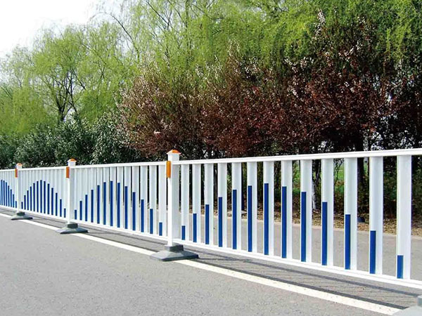 道路隔離護(hù)欄圖片2